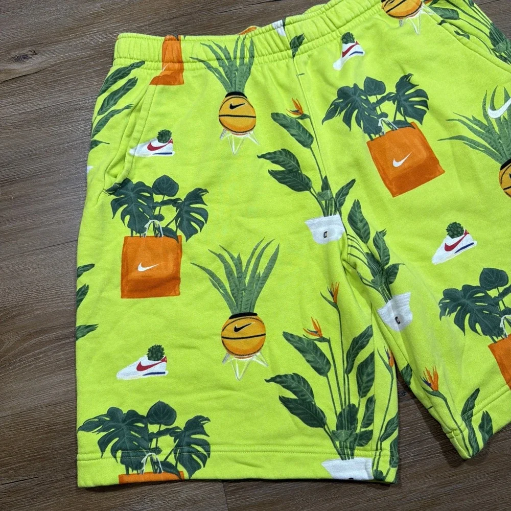 Nike Men's LARGE Court Cortez Plant Graphic Printed Green Sweatshorts DV9613-321
